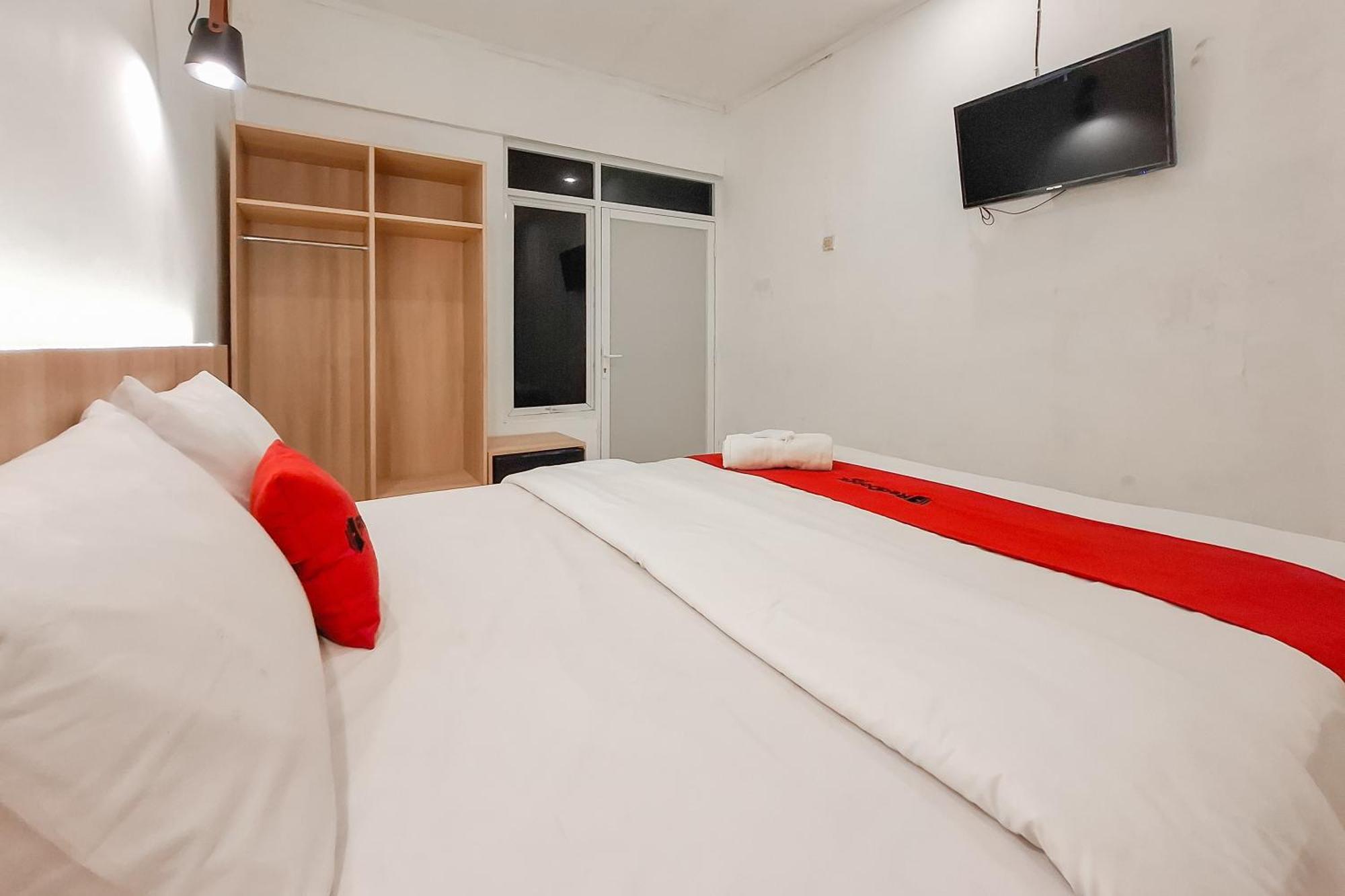 Hotel Reddoorz At Grand Mirza Near Pasar Grosir Batik Setono Pekalongan