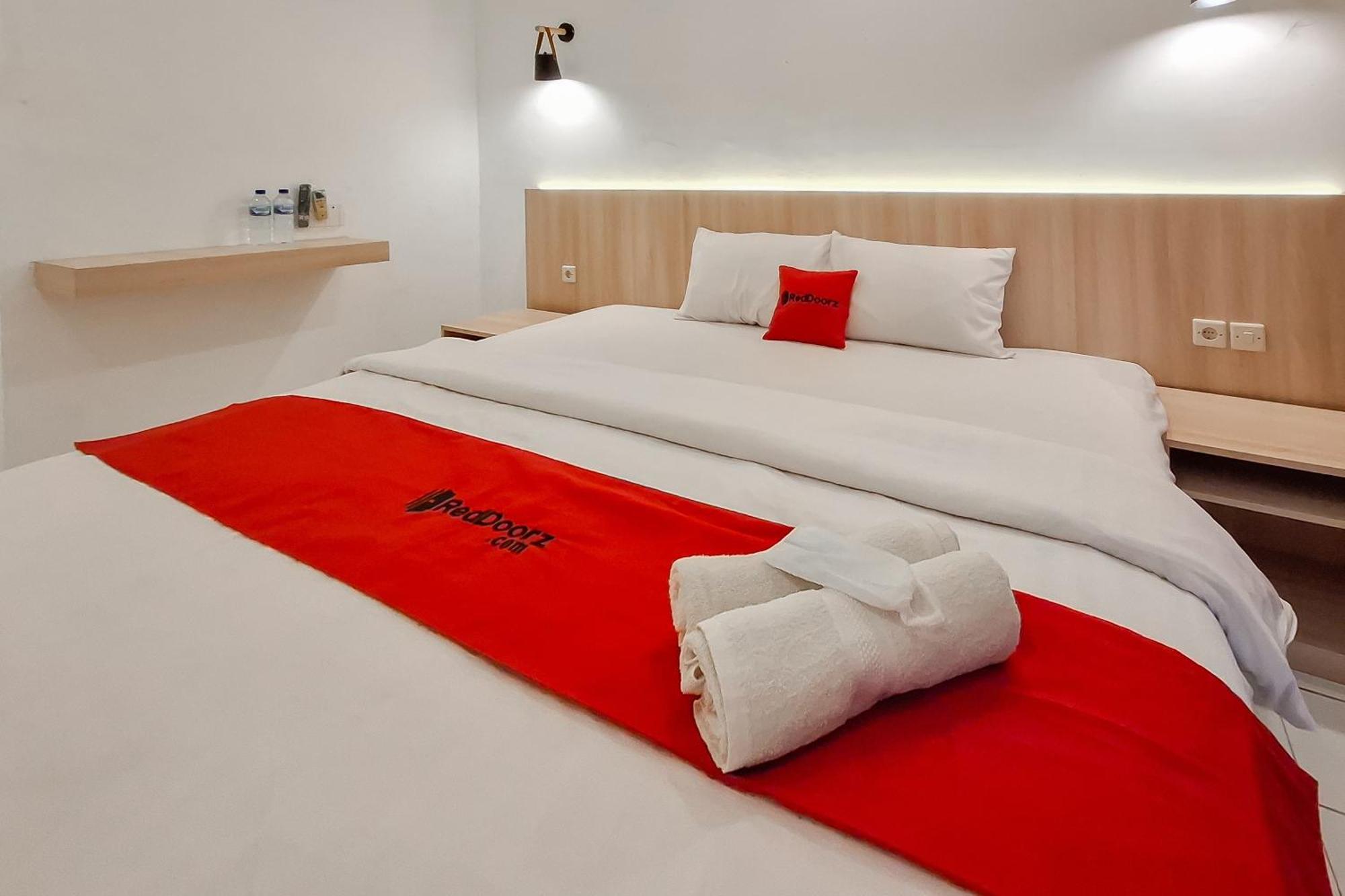 Hotel Reddoorz At Grand Mirza Near Pasar Grosir Batik Setono 2*