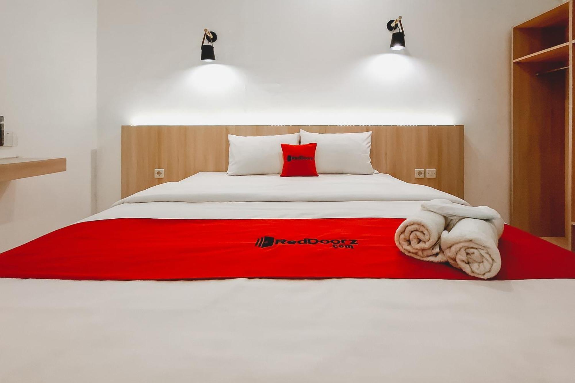Reddoorz At Grand Mirza Near Pasar Grosir Batik Setono Pekalongan